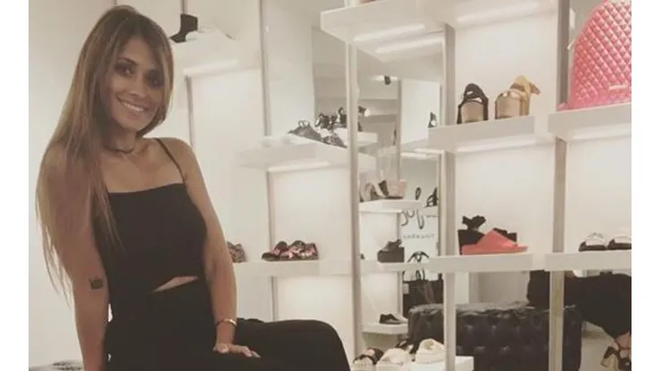Antonella Roccuzzo dejó de lado las fotos de familia y posó ella sola para mostrar toda su belleza