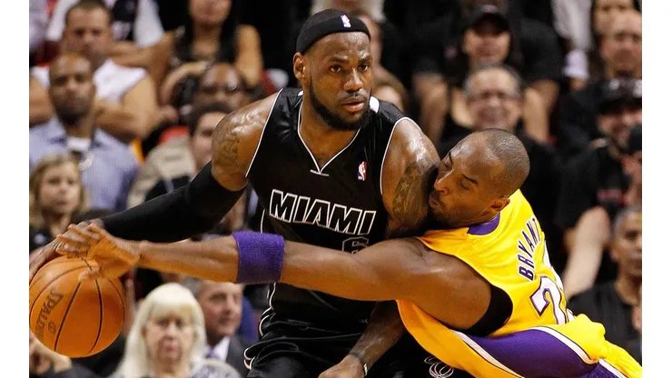 Fanáticos de los Lakers abuchean a LeBron y piden a Kobe de vuelta