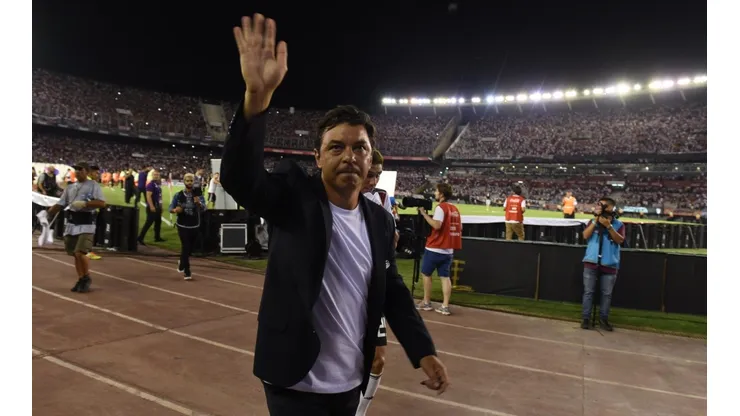 Gallardo llevó al entrenamiento un souvenir del año más feliz de River