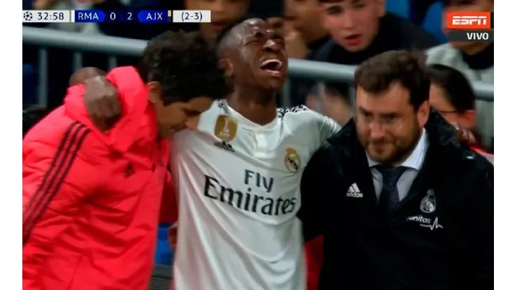 Vinicius salió llorando del campo de juego.