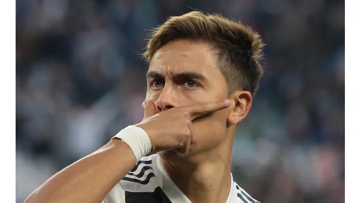 El festejo característico de Dybala.