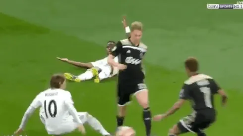 Así juega el último fichaje del Barça: frenó a Vinicius y sentó a Modric en la misma jugada