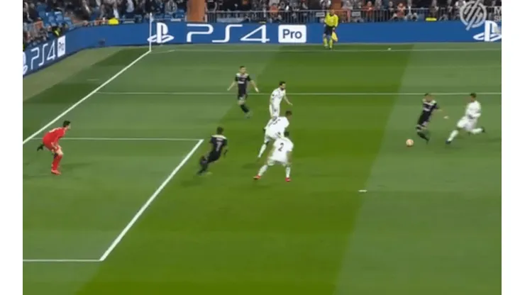 Kroos se durmió como todo Real Madrid y Ajax anotó el 1-0 a los 7'