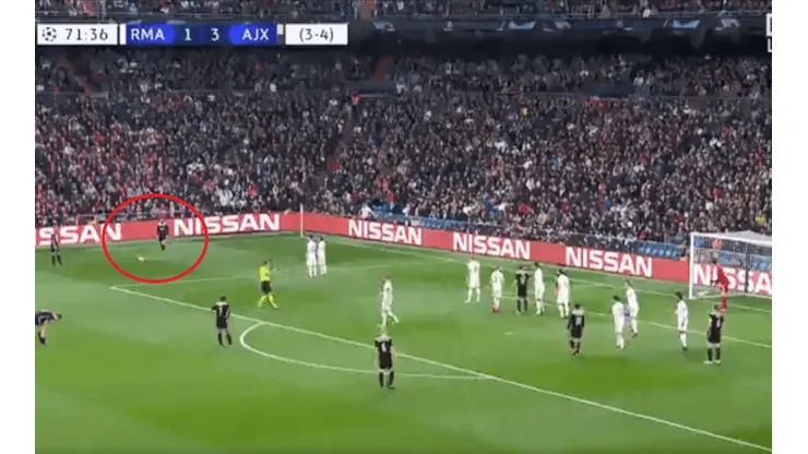 Es una locura: el infernal gol de tiro libre del Ajax para sentenciar al Real Madrid