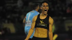 Matías Rojas festeja su golazo de tiro libre.