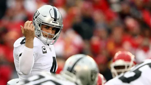 Derek Carr recluta a Antonio Brown a los Raiders