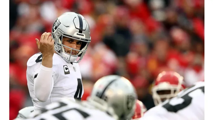 Derek Carr recluta a Antonio Brown a los Raiders