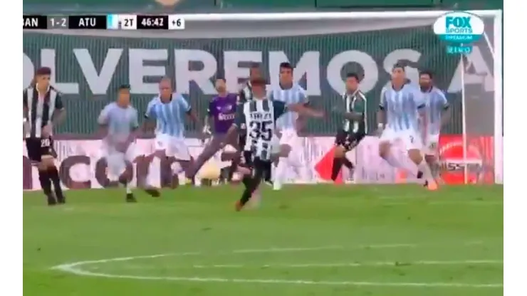 Golazo de Urzi para el 2 a 1.