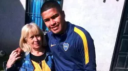 Foto del juvenil de Boca con su madre.