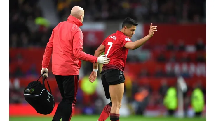 Alexis Sánchez, muy dolorido.