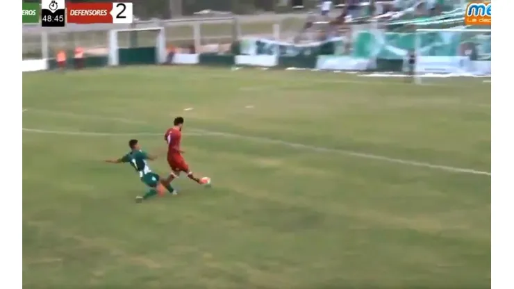 Un partido del Federal A se definió 3-1 en el último segundo y el relator no dudó: "Y va el tercero"