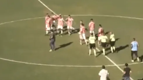 La hinchada argentina más desatenta aplaudió la salida del equipo rival