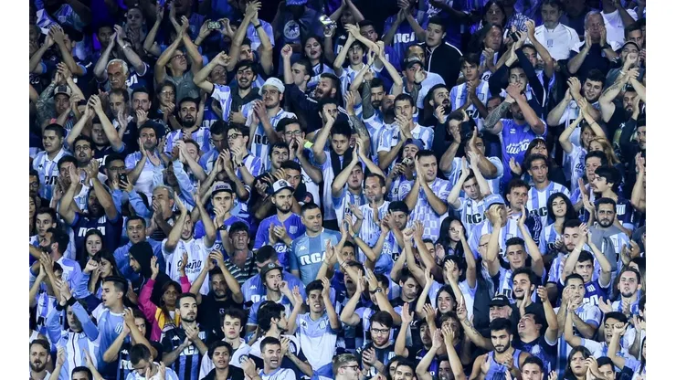 Los hinchas de Racing en el Cilindro de Avellaneda.