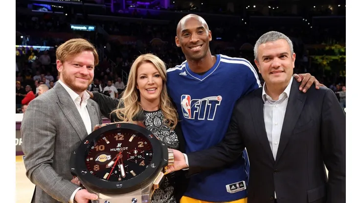 Dueña de los Lakers le pegó a la prensa por el cambio de Anthony Davis