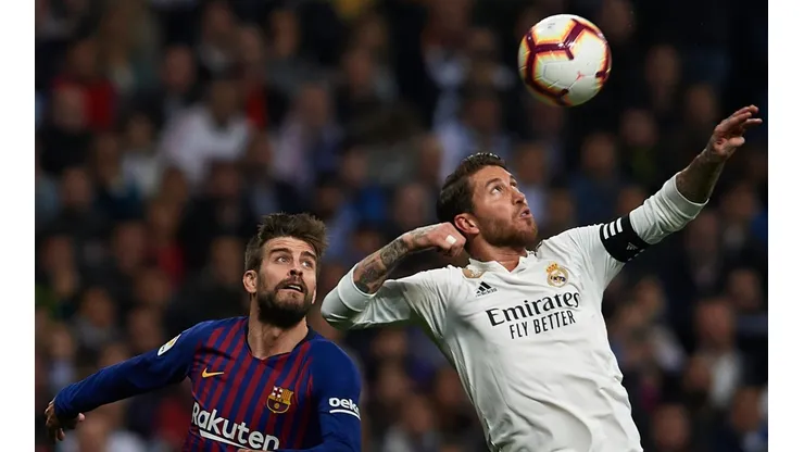 El diario Sport eligió a Piqué como el mejor central del mundo.
