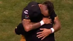 El abrazo de Diego con Bordagaray.