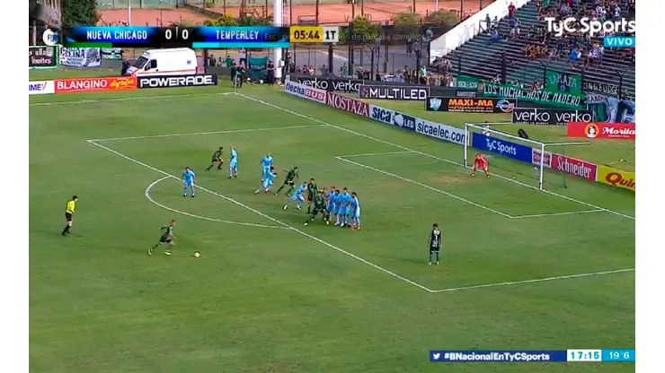 Golazo del Pitu a Temperley.
