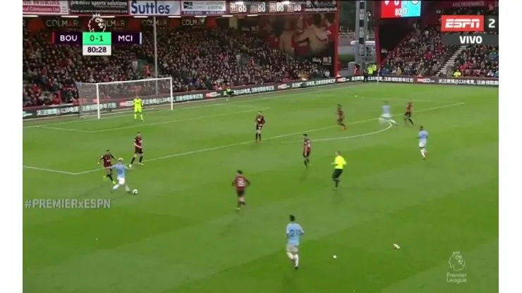Casi gol de Agüero.