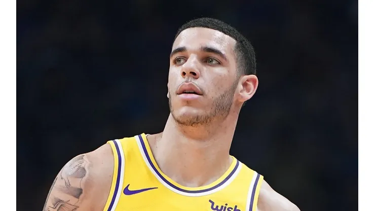 Lonzo ball seguirá fuera y los Lakers se preocupan por su salud