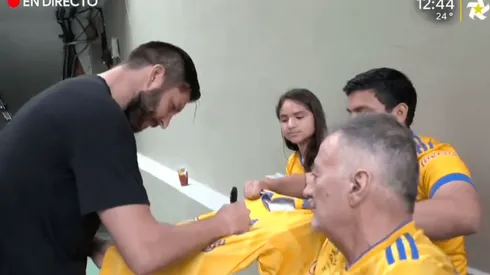 Crack total: Gignac le cumple el sueño a un aficionado cubano de Tigres