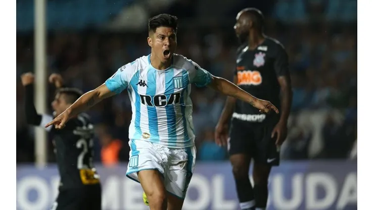 Cristaldo ganó en las alturas y puso el 1 a 0.