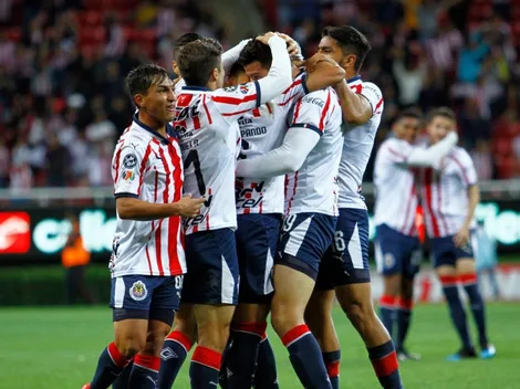Chivas ganó sobre el final con un golazo de Villalpando y enfrentará al América en Cuartos