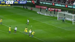 Pulido pateó su penal de manera muy extraña.