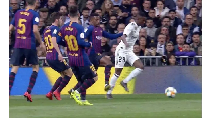La primera polémica: todo Real Madrid pidió penal a Vinicius Junior