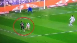 Dembélé encaró mano a mano a Carvajal y lo dejó tirado en el piso