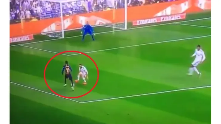 Dembélé encaró mano a mano a Carvajal y lo dejó tirado en el piso