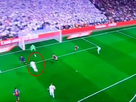 Reguilón cabeceó casi en el área chica y Ter Stegen metió otra atajada histórica