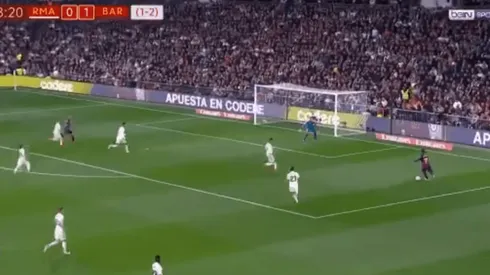 Dembélé repitió la fórmula pero Varane se vistió de Suárez para el 2-0 de Barcelona
