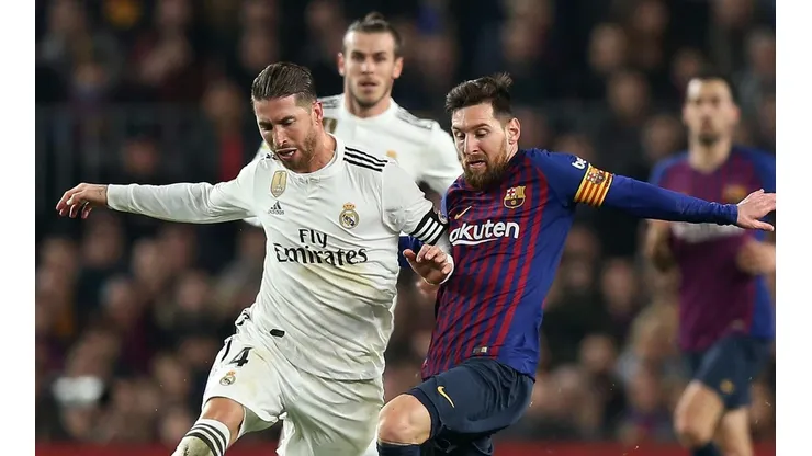 CODO A CODO. Sergio Ramos y Lionel Messi en la ida de la semifinal (Foto: Getty).