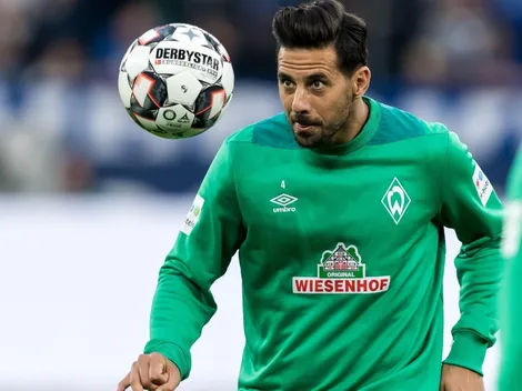 Si decide retirarse del fútbol Pizarro ya tendría una nueva oferta laboral