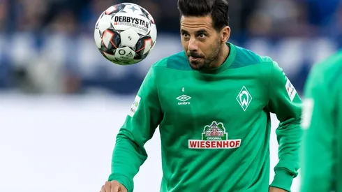 Si decide retirarse del fútbol Pizarro ya tendría una nueva oferta laboral