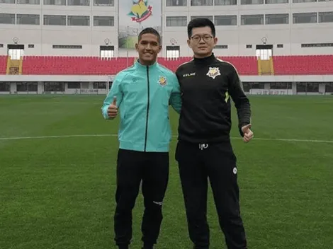 Roberto Siucho posó con indumentaria de su nuevo club