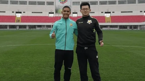 Roberto Siucho posó con indumentaria de su nuevo club