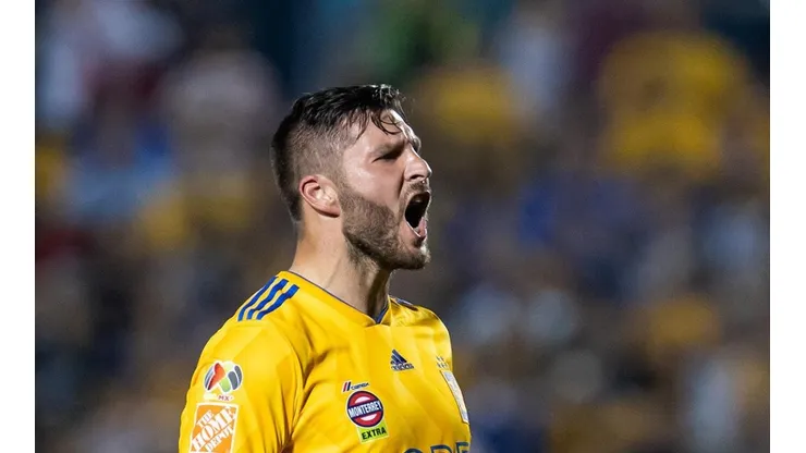 El festejo de Gignac por la victoria de Tigres ante Saprissa
