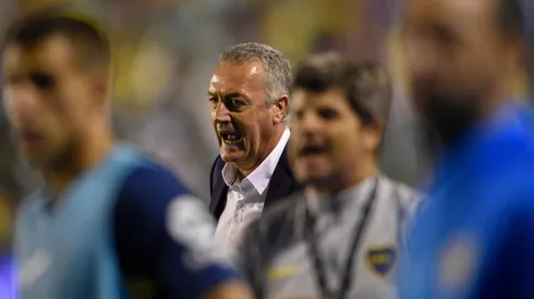 LA VOZ DE MANDO. Gustavo Alfaro da órdenes en el partido de Boca contra Defensa y Justicia (Foto: Getty).