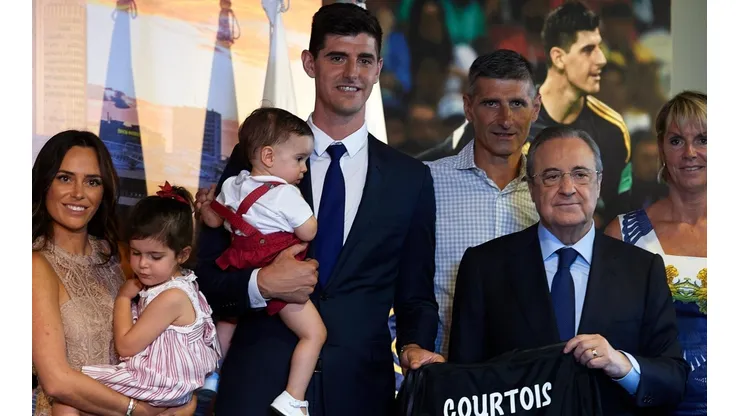 Ahora que juega en Real Madrid, Courtois cambió a su mujer por una bomba española