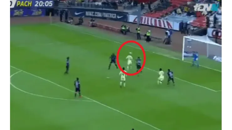 De cabeza, Benedetti marcó el primer gol de su equipo.