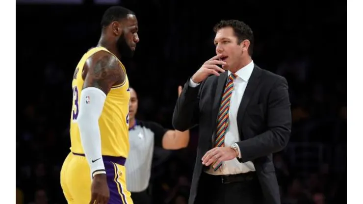 Luke Walton responde a las críticas de LeBron James a los Lakers