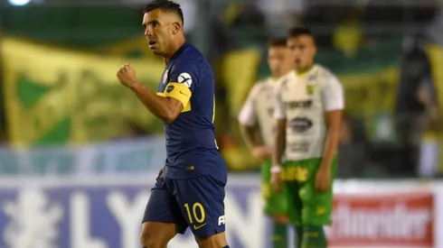 Ni Alfaro se animó a tanto: "Tevez se está poniendo el equipo al hombro"