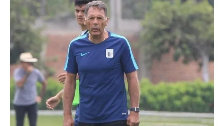 Un futbolista de Alianza Lima estaría perdiendo su lugar en el equipo que jugará la Copa Libertadores
