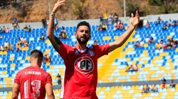 Larrondo ya la rompe en Chile.