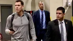 ¡Escándalo! Autobus de los Lakers deja olvidado al entrenador Luke Walton