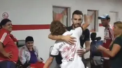 Siempre distinto: Leo Ponzio salió del vestuario a cumplir el sueño de unos fanáticos