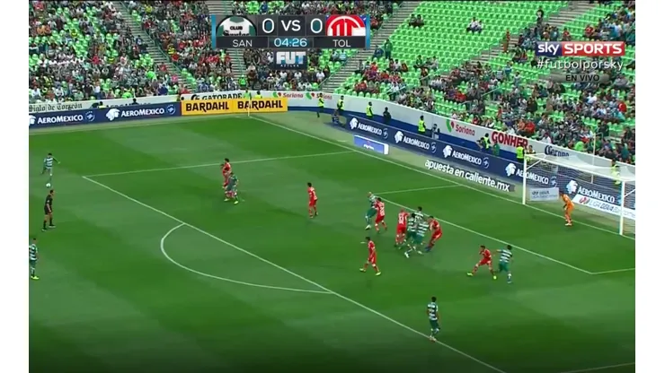 Valdés abrió el marcador de tiro libre.
