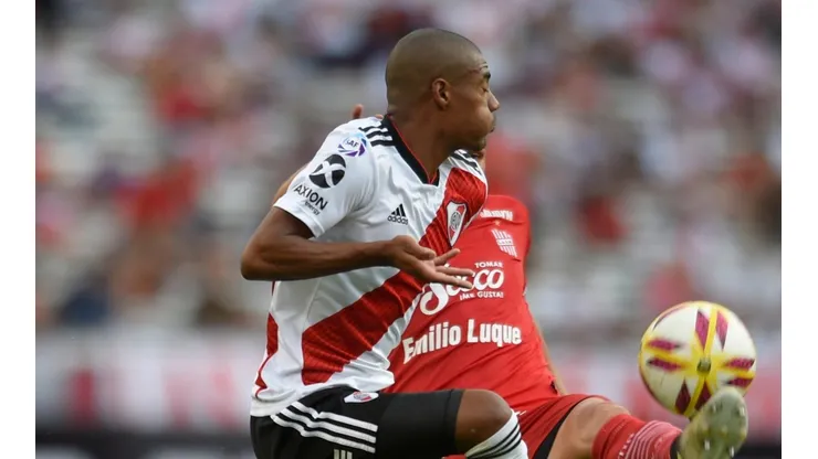 Nicolás De la Cruz ante San Martín de Tucumán.