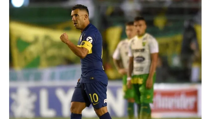Gol de Tevez y festejo especial.